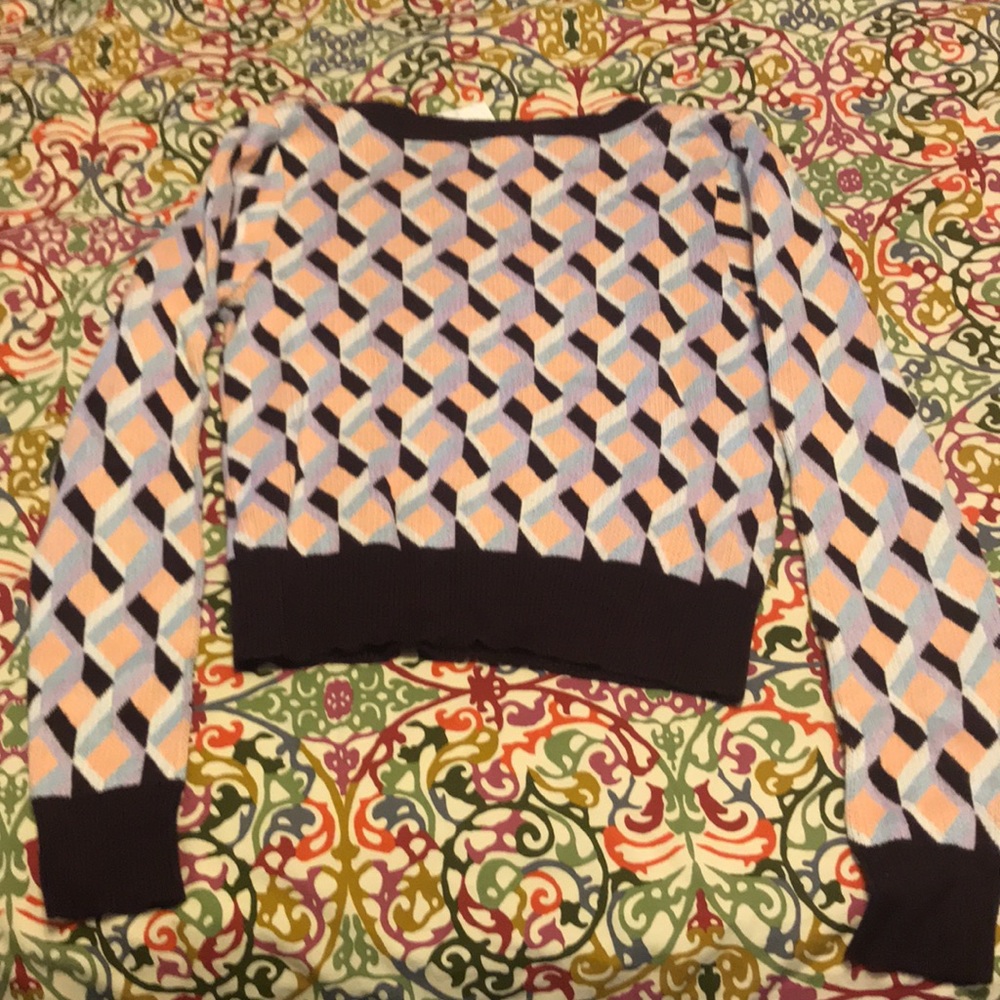 V-Neck Patterned Sweater - Picture 3 of 5